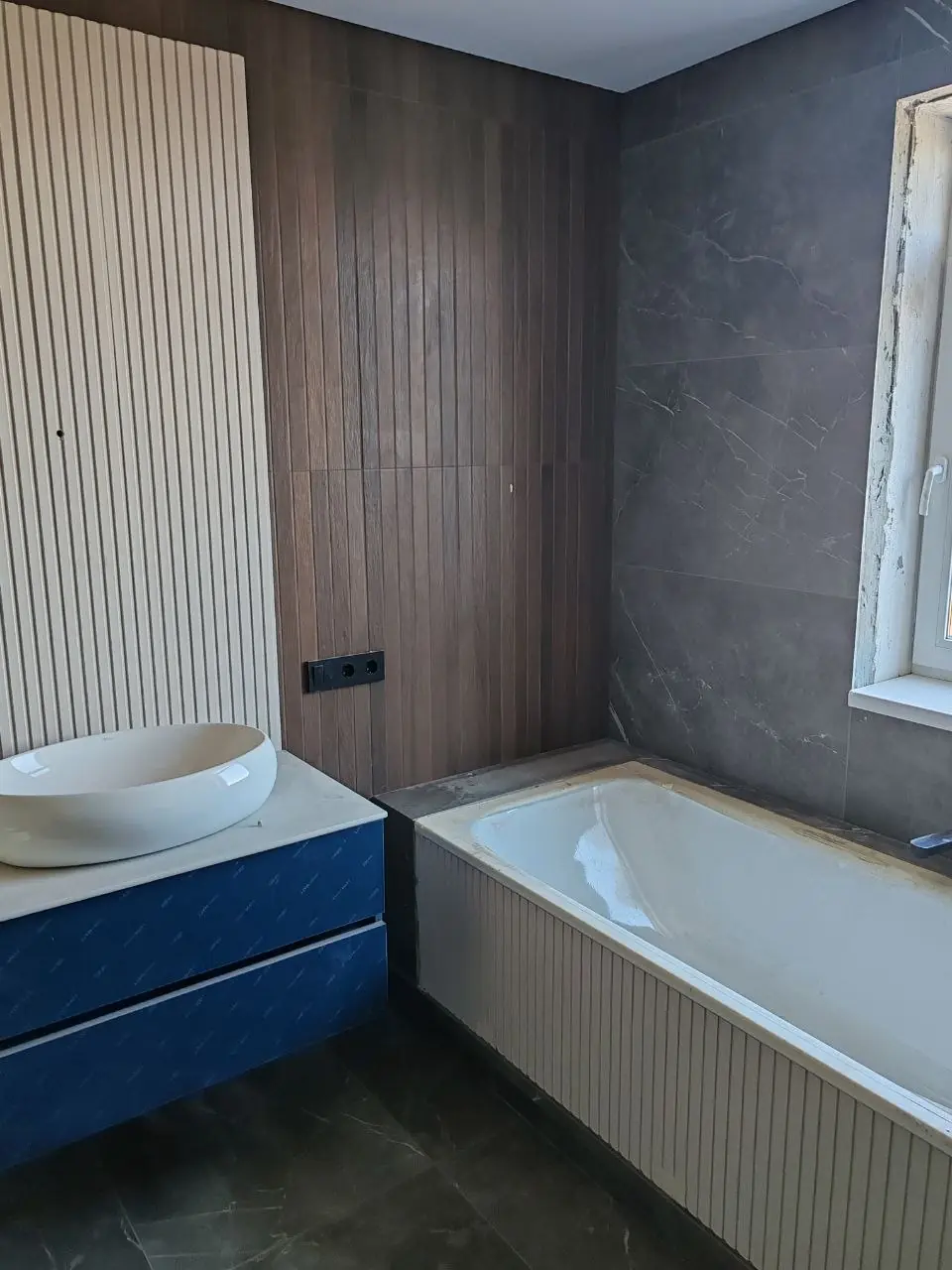 Дом с террасой и бассейном